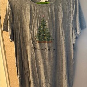 Maurices Gray and Green Holiday Decor Tee